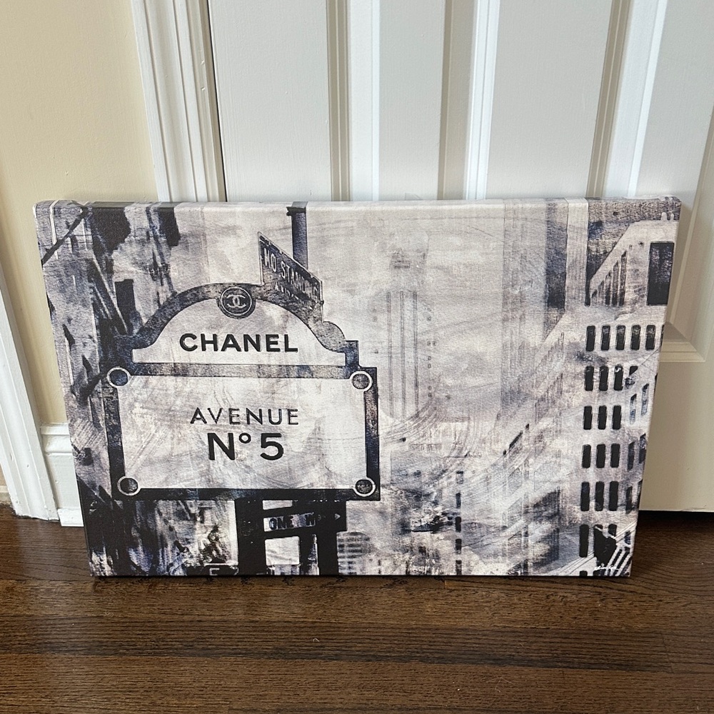 Oliver Gal CHANEL Avenue No. 5 Monochrome Canvas Art